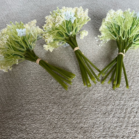 Faux babies breath flowers, set of 3 - Picture 2 of 2